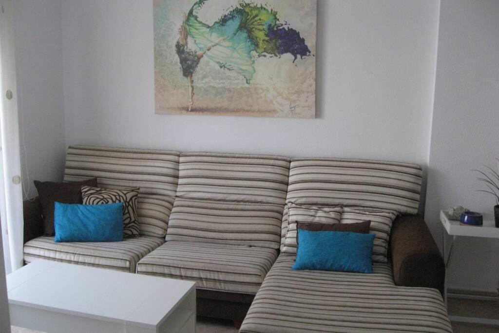 A Cien Metros De La Playa Del Cura Apartment Torrevieja Bagian luar foto