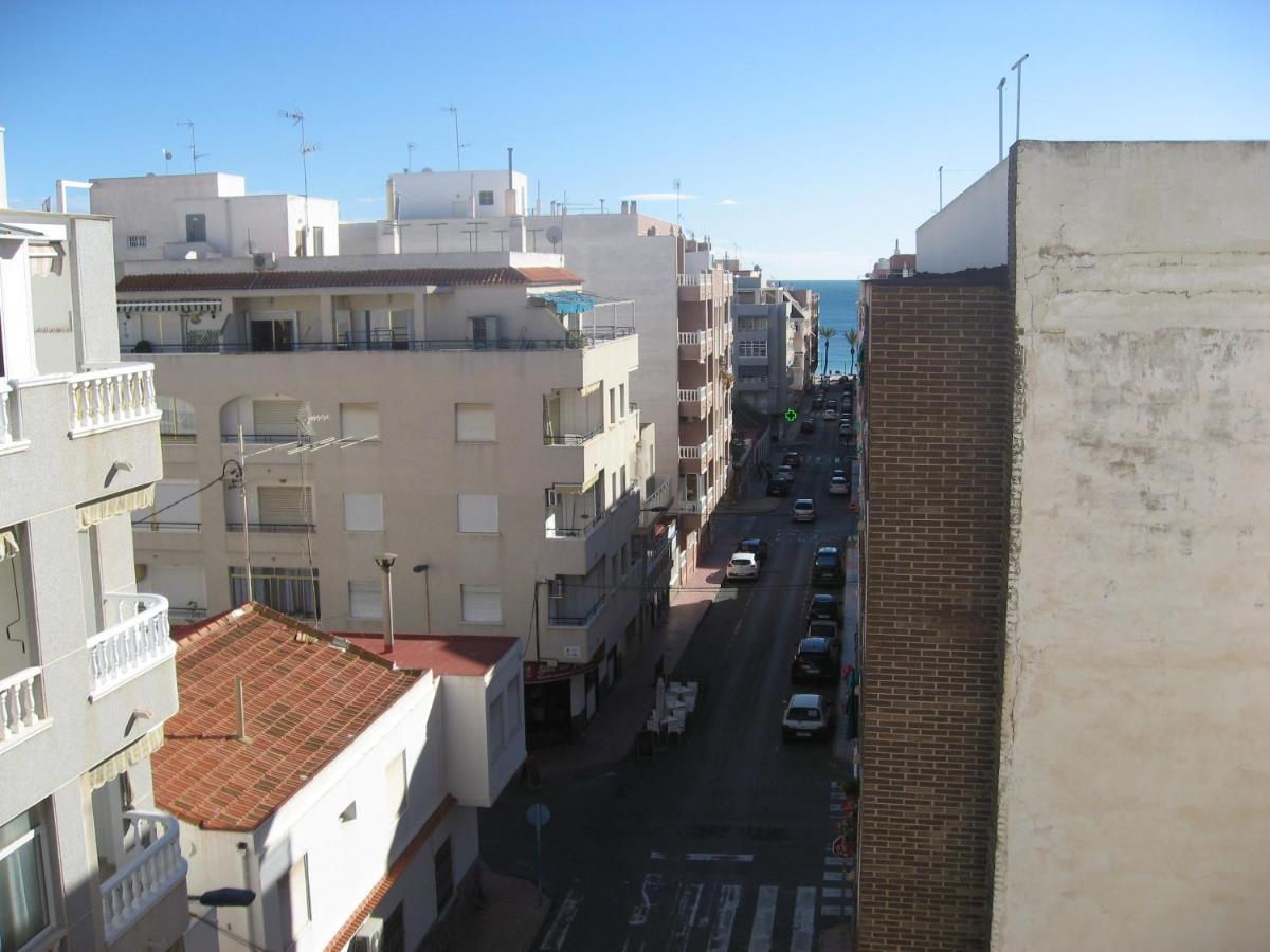 A Cien Metros De La Playa Del Cura Apartment Torrevieja Bagian luar foto